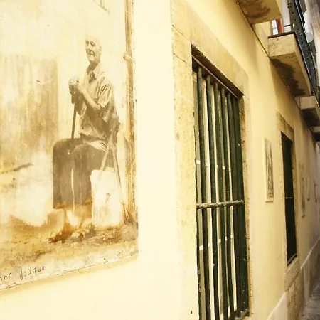 Lusitania One In Mouraria Lissabon
