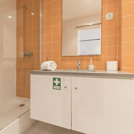 Lusitania One In Mouraria *